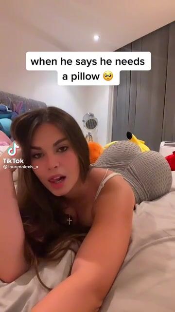 Love that phat white ass....