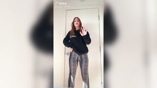Sexy TikTok Girls: Love that fat white ass #2