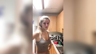 Sexy TikTok Girls: Watch them bounce. #1