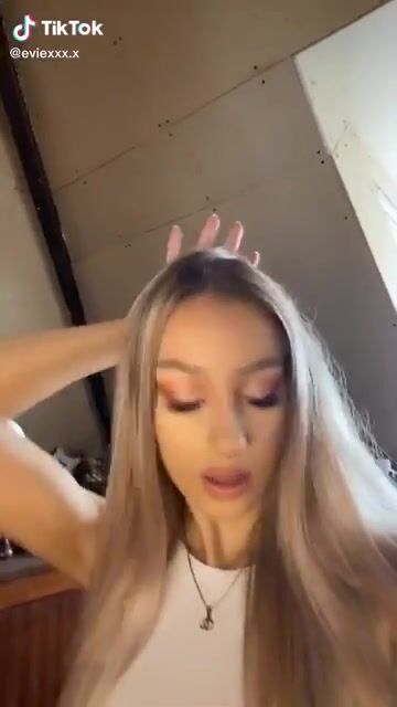 Evie wants to give you head ????????????