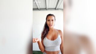 Sexy TikTok Girls: A lil nippy #1