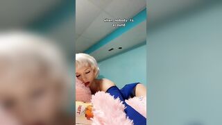 Sexy TikTok Girls: Blondie shaking ass #4