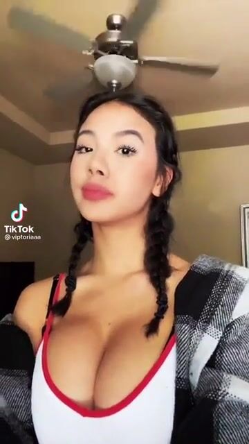 Love a girl who knows how to tease!