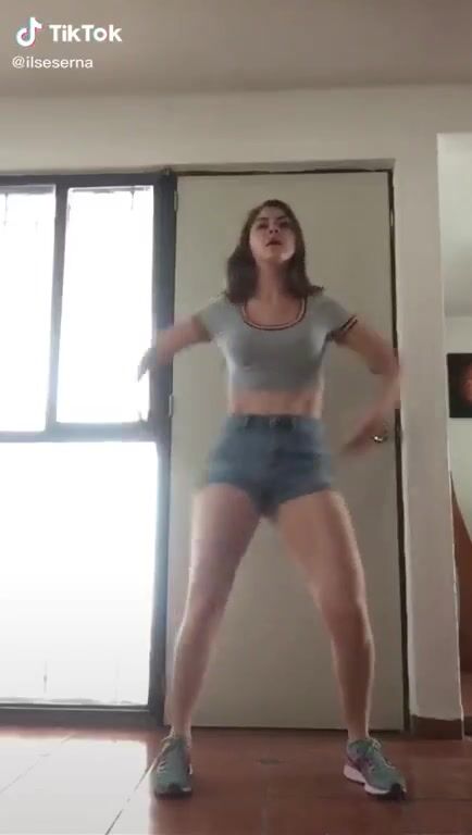 blonde teen dancing 1