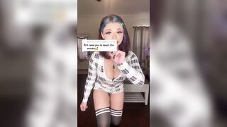 A full TikTok thot tutorial from @earwaxsmeller