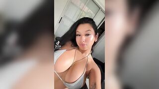 Sexy TikTok Girls: That necklace fits nicely #2