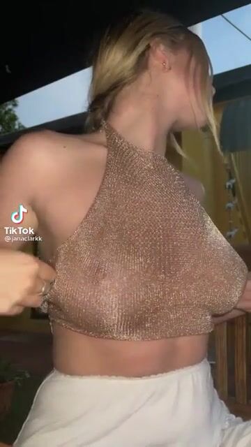 Look! It’s a super hot girl with nice titties