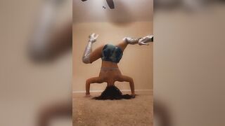 Sexy TikTok Girls: @xokxko with a headstand while flexing that booty. #4