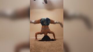 Sexy TikTok Girls: @xokxko with a headstand while flexing that booty. #3