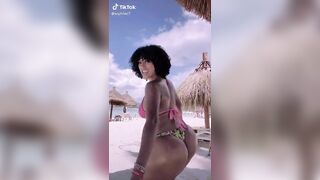 Sexy TikTok Girls: It Ripples like the Ocean #2