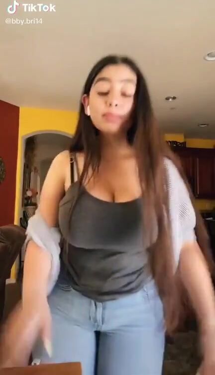 Oh my god she is stupid thick