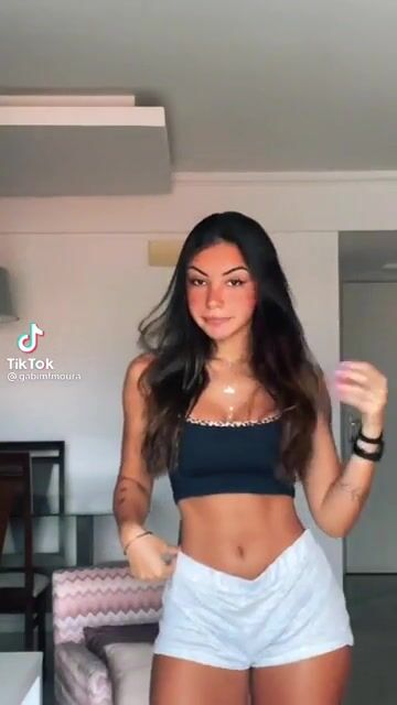 Her proportions are unreal