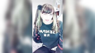 Sexy TikTok Girls: ♥️♥️ caught a vibe ♥️♥️ (what colour do you think my eyes are? Green? Brown? Hazel?) #1
