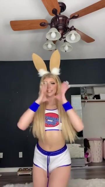 TikTok: @lorengray // Age: 18 // Dang ????