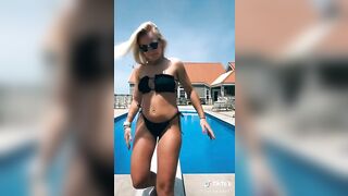 Sexy TikTok Girls: Showing off her rear #4