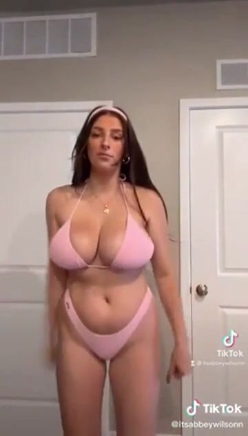 More of those insane tits....