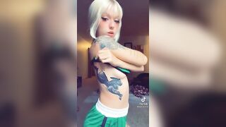 Sexy TikTok Girls: Showing her tattos #4