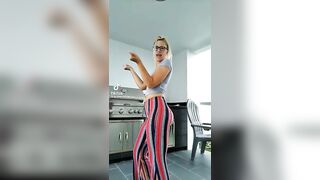 Sexy TikTok Girls: More women need to wear pants like these ♥️♥️ #3