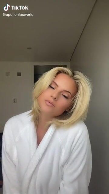 I hope all her bikinis fit this well