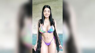 TikTok Tits: Maximum cleavage #2