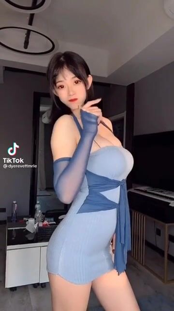 Jiggling Chinese tits