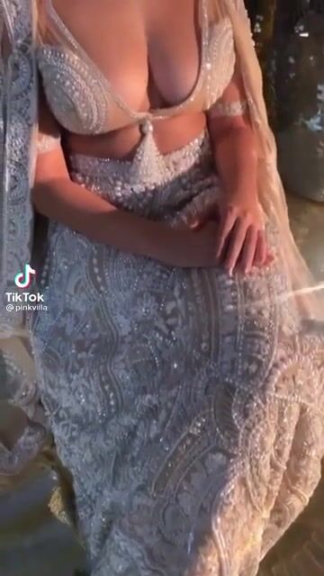 Middle Eastern wedding dress