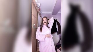 TikTok Thot: pulp bat from behind #2