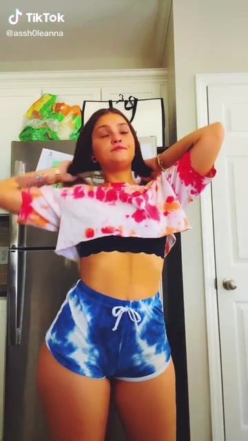 You can tell from the front that her ass is phat