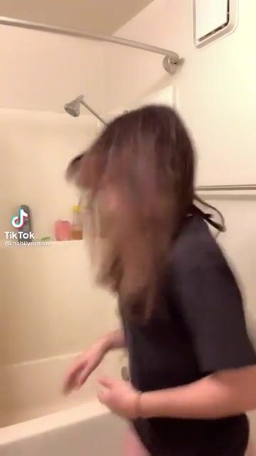 Idk what’s she’s doing but damn that body.