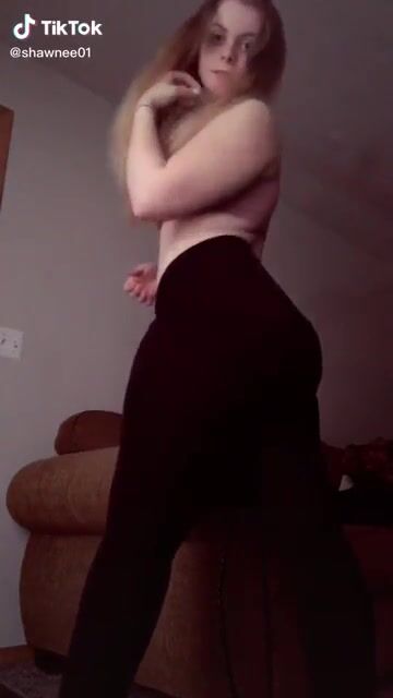 She’s not wearing anything under those leggings????