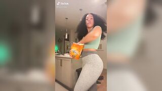 TikTok Ass: Why does every thick girl have these same leggings lol #3