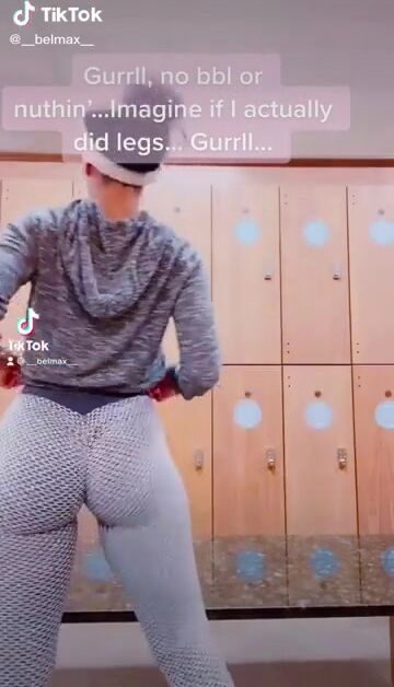 GOOD GAWD!! DEM CAKES!!