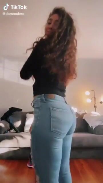 White girls always look good in jeans.