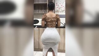 Ass jiggle of massive proportions