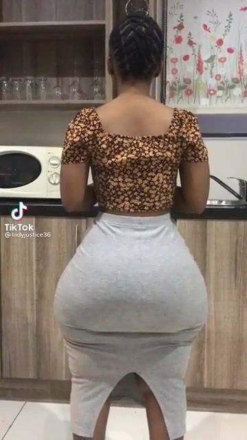 Ass jiggle of massive proportions