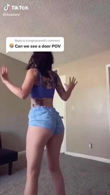 Jiggly ass in short shorts