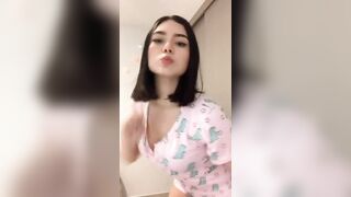TikTok Hotties: Anyone know who this thottie is? ♥️♥️ #2