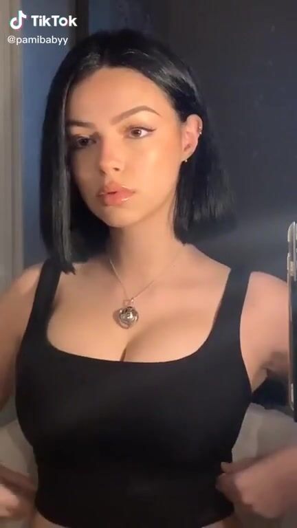 Does anybody have her nudes shes a megathot