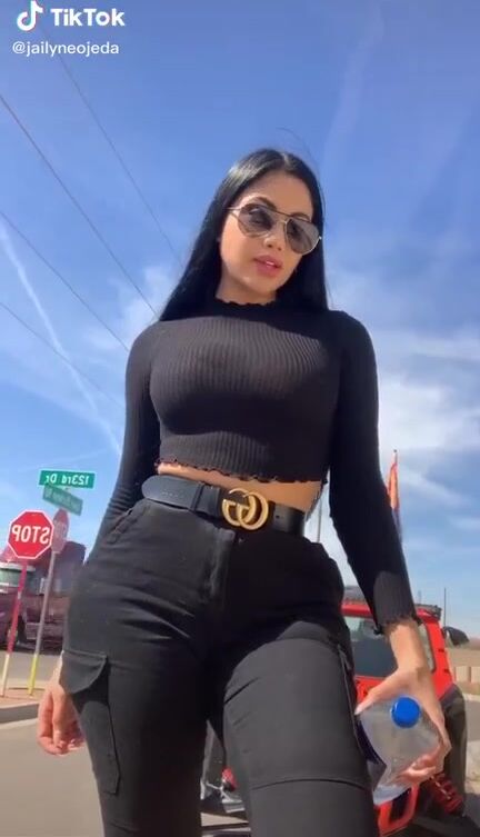 Jailyne Ojeda do have long hair tho
