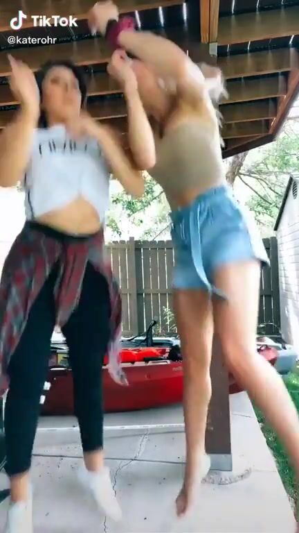 That tank top is holding on for dear life ????