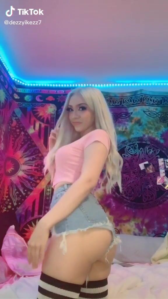 psychedelic walls & knee-high socks №2