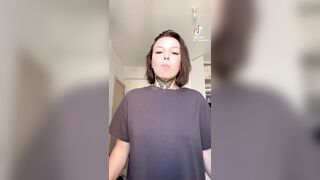 TikTok Hotties: I like how she blows bubblegum #4