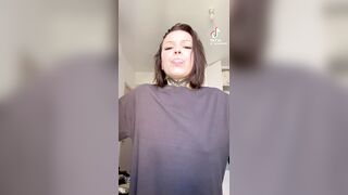 TikTok Hotties: I like how she blows bubblegum #3