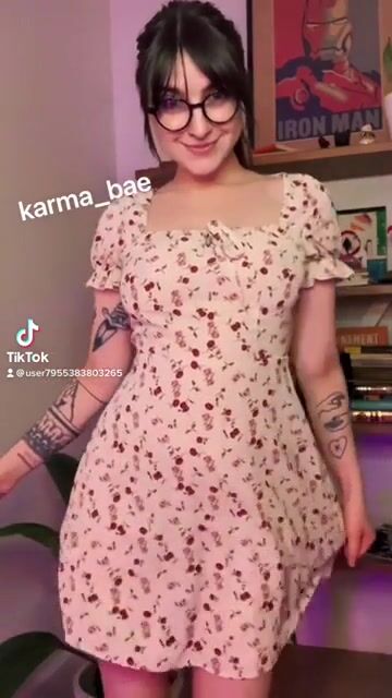 One blink and my dress is gone???? happy Wednesday everyone!????