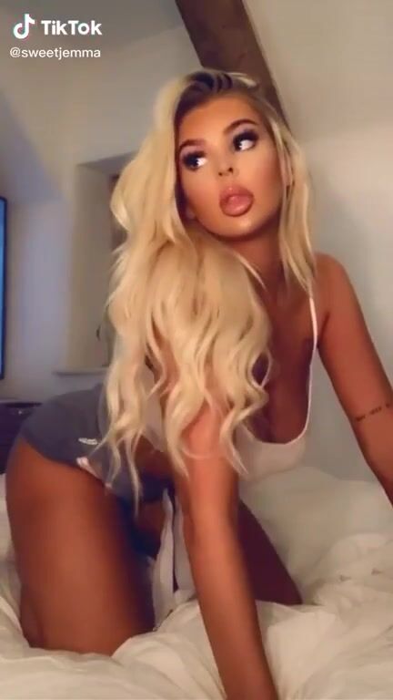 A real dirty girl ????