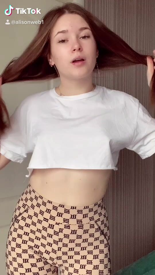 i don't like wearing bra ????