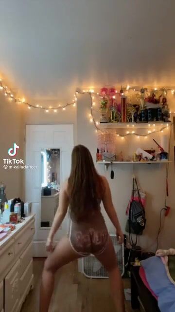 White girl twerk