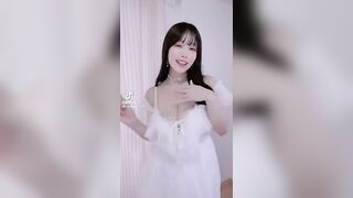 TikTok Thot: Jiggle busty Japanese #3