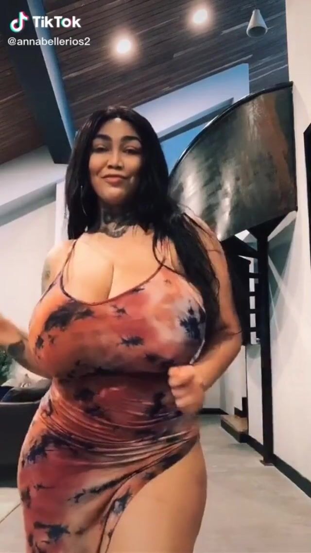 She reminds me of a famous Hollywood star