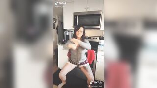 TikTok Hotties: Bouncy thick spec appeal #2